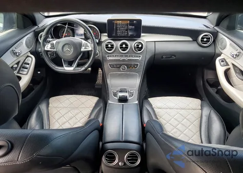 2017 Mercedes-Benz C 300 z USA, uszkodzony, nr VIN 55SWF4JB8HU216285